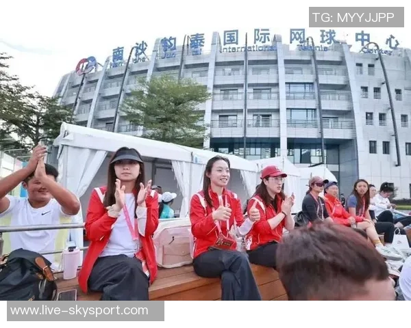 周芳专访：从青涩球场到职业巅峰的网球人生回顾