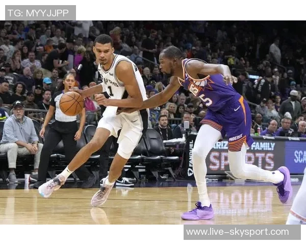 文班亚马新秀赛季表现惊艳场均数据领跑同届球员引发热议 文班亚马新秀赛季表现惊艳场均数据领跑同届球员引发热议